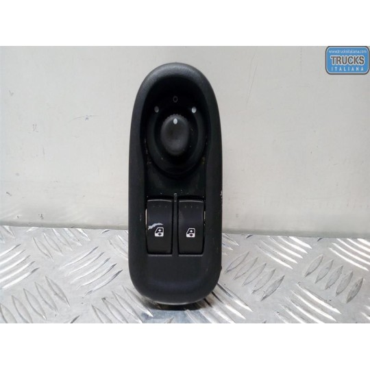 INTERRUTTORI E PULSANTI ALZAVETRI RENAULT Kangoo 2008>2013 usato