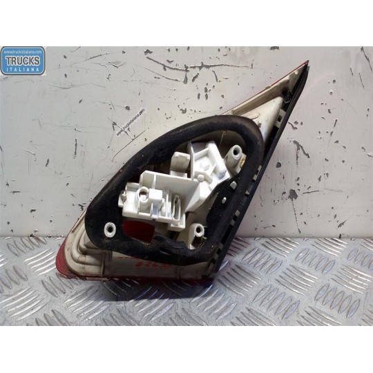 FARO POSTERIORE INTERNO SINISTRO OPEL Astra J 2009>2012 usato